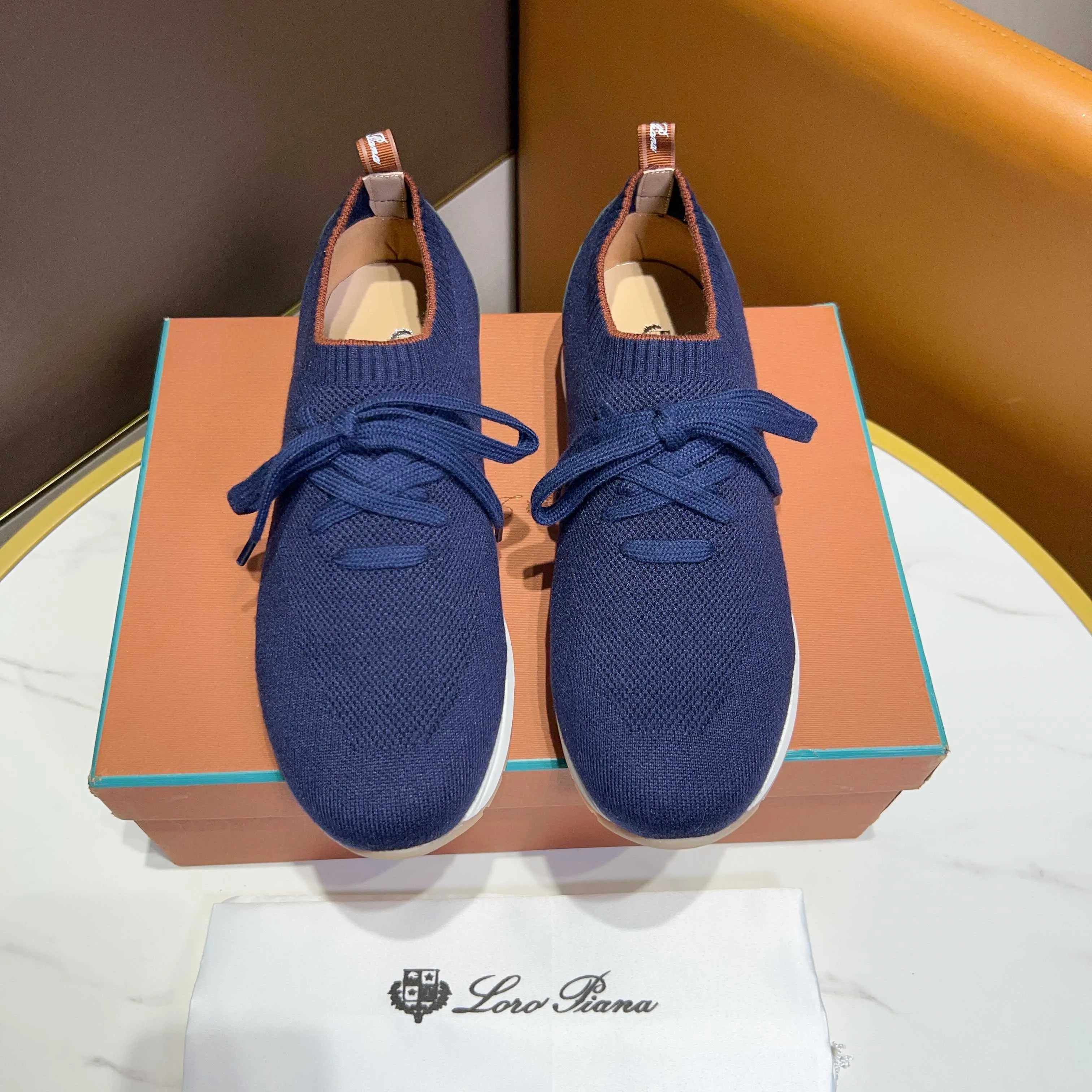 Factory price 400💰 (Loro men's shoes💰iana) New moccasin shoes official website original 1:1 mold opening, original quality💯Fine workmanship, high-end luxury☘The upper is made of original waterproof treated breathable fly-woven suede🌴Luxury🐂Leather lining🍓Rubber wear-resistant and non-slip outsole, size 38-44 (size 45 can be customized)